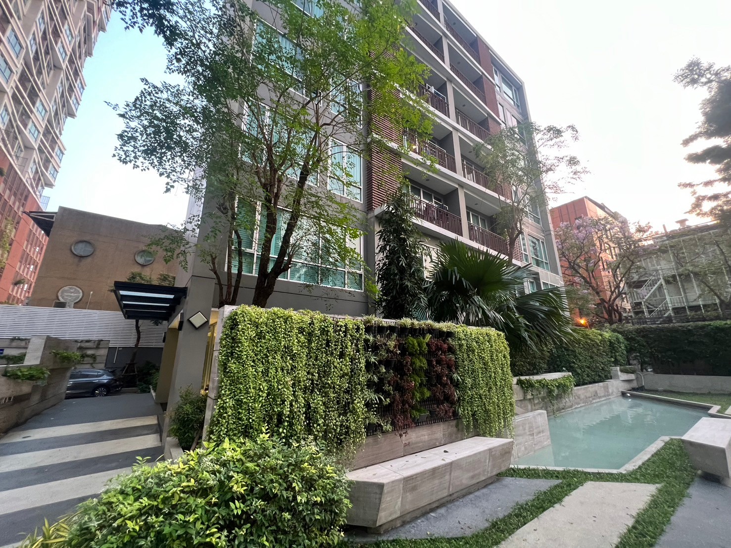LINE_ALBUM_Centric Sathorn_250213_4
